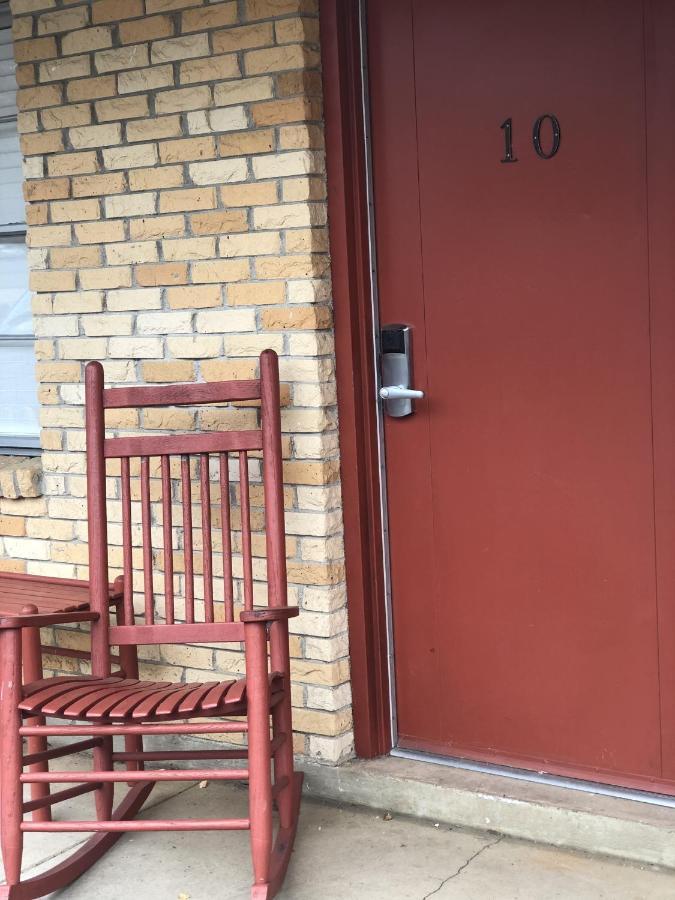 Ji11, Queen Guest Room At The Joplin Inn At The Entrance To Mountain Harbor Resort Hotel Room Mount Ida Bilik gambar