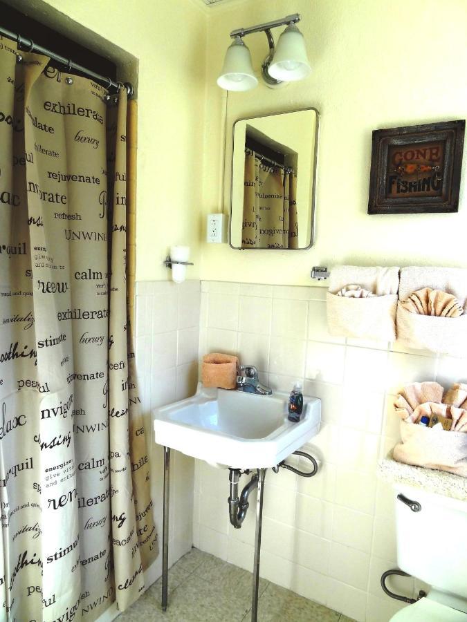 Ji11, Queen Guest Room At The Joplin Inn At The Entrance To Mountain Harbor Resort Hotel Room Mount Ida Luaran gambar