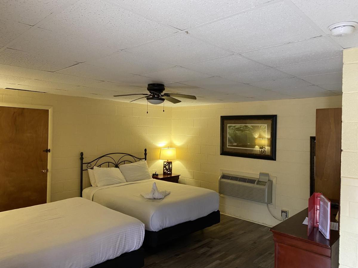 Ji11, Queen Guest Room At The Joplin Inn At The Entrance To Mountain Harbor Resort Hotel Room Mount Ida Luaran gambar