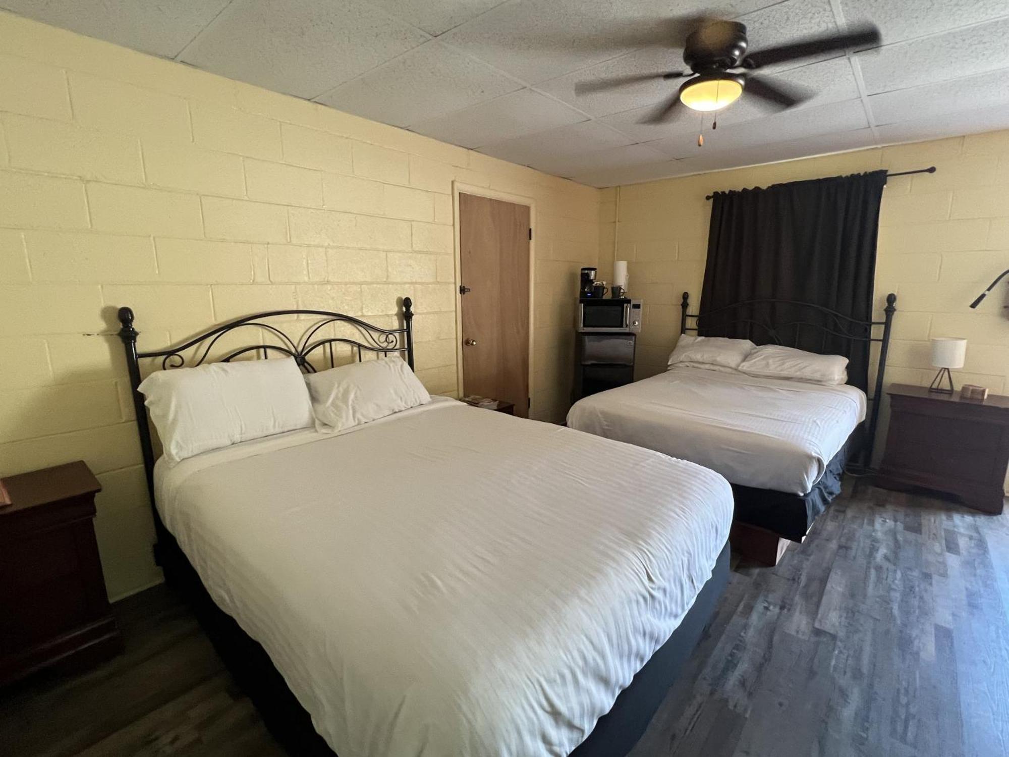 Ji11, Queen Guest Room At The Joplin Inn At The Entrance To Mountain Harbor Resort Hotel Room Mount Ida Luaran gambar