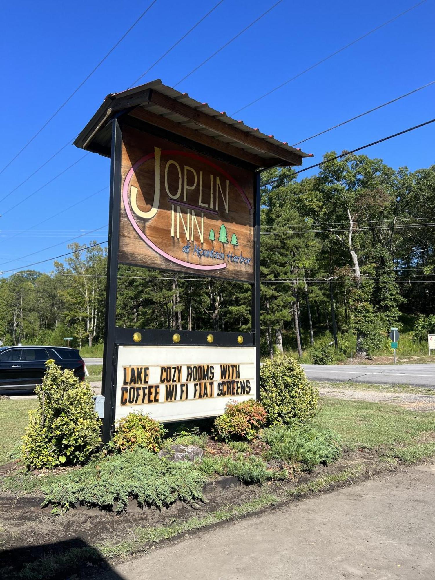 Ji11, Queen Guest Room At The Joplin Inn At The Entrance To Mountain Harbor Resort Hotel Room Mount Ida Luaran gambar